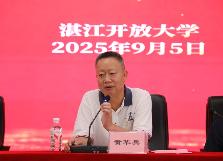黄华兵校长讲话.JPG